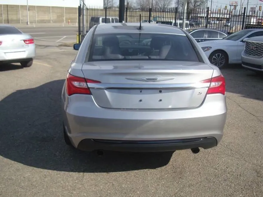 2014 Chrysler 200 Touring photo 1