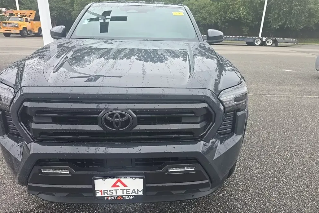 2024 Toyota Tacoma SR5 photo 1