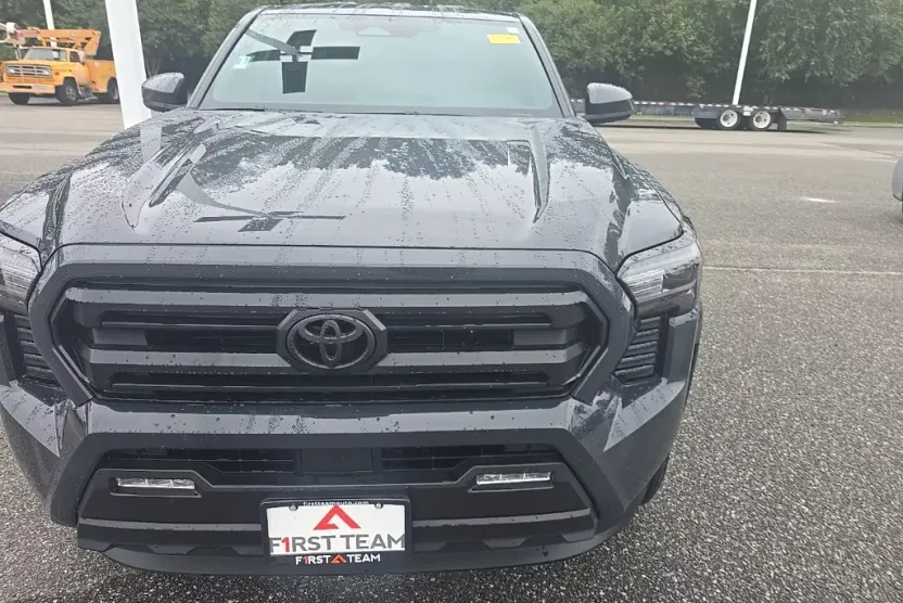 2024 Toyota Tacoma SR5 photo 1