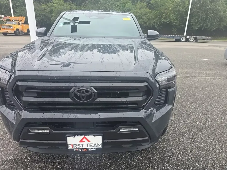 2024 Toyota Tacoma SR5 photo 1