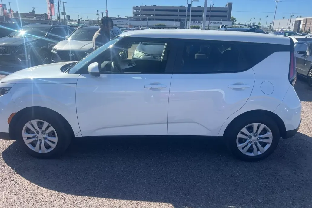 2023 Kia Soul LX photo 1