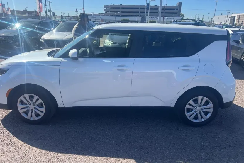 2023 Kia Soul LX photo 1