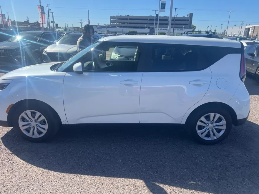 2023 Kia Soul LX photo 1