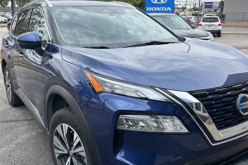 2021 Nissan Rogue SV photo 1
