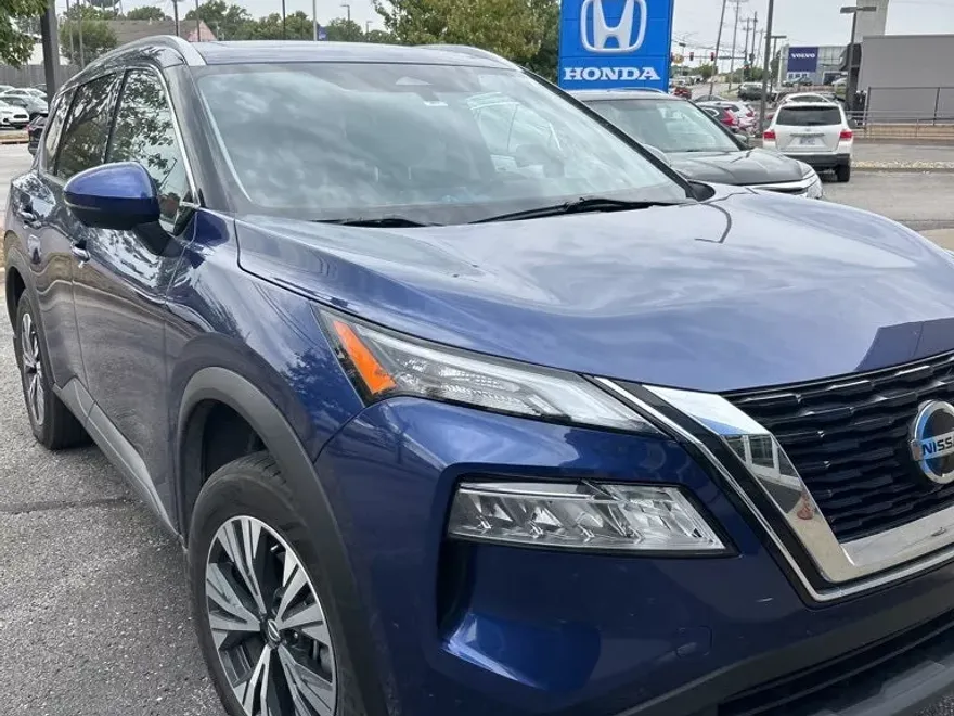 2021 Nissan Rogue SV photo 1