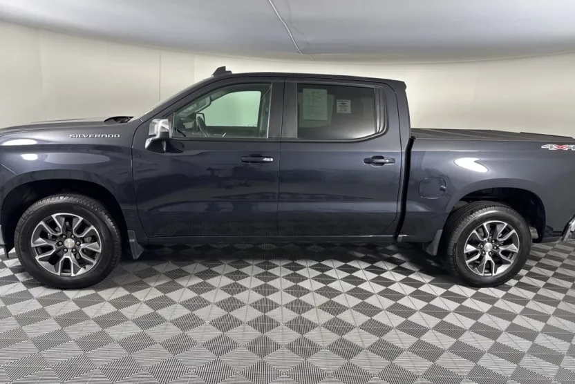 2024 Chevrolet Silverado 1500 LT photo 1