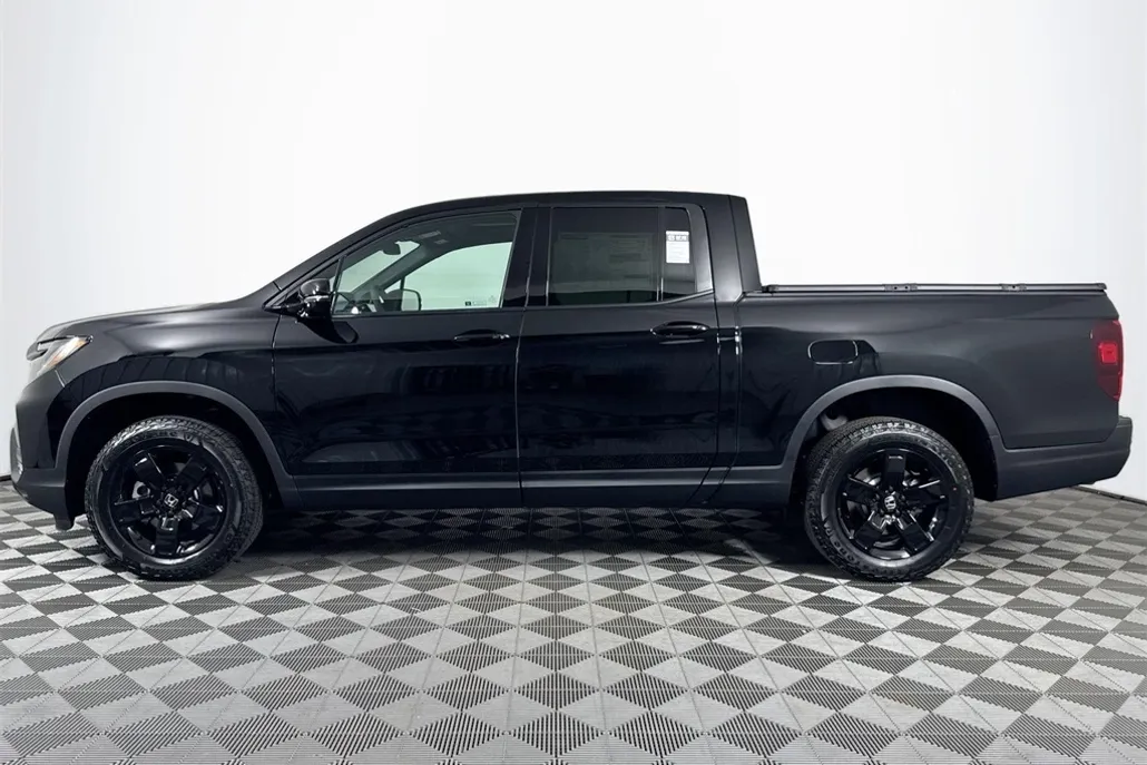 2025 Honda Ridgeline Black Edition photo 1