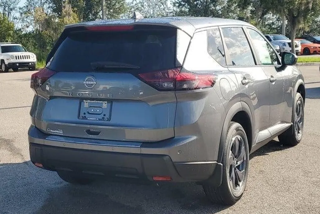 2026 Nissan Rogue SV photo 1