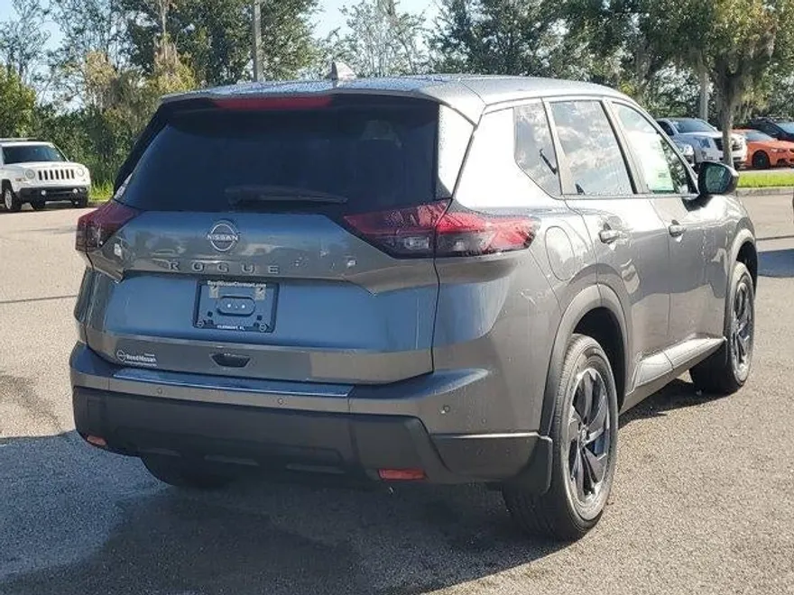 2026 Nissan Rogue SV photo 1