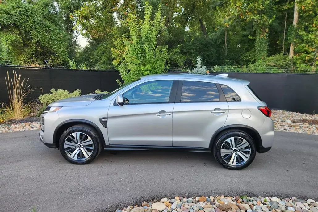 2024 Mitsubishi Outlander Sport ES LE SE photo 1