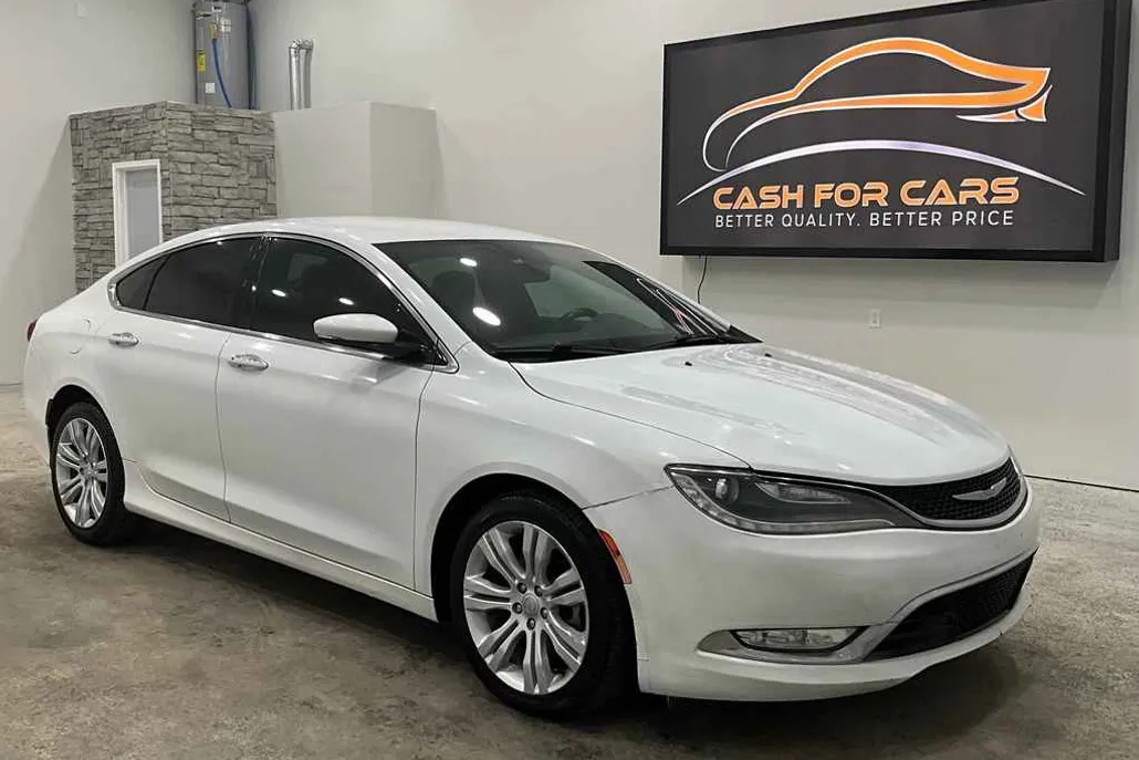 2016 Chrysler 200 photo 1