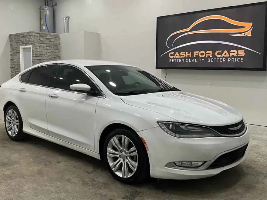 2016 Chrysler 200 photo 1