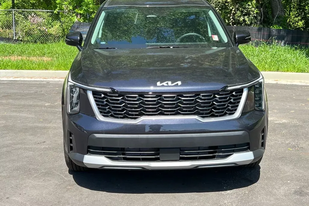 2025 Kia Sorento LX photo 1