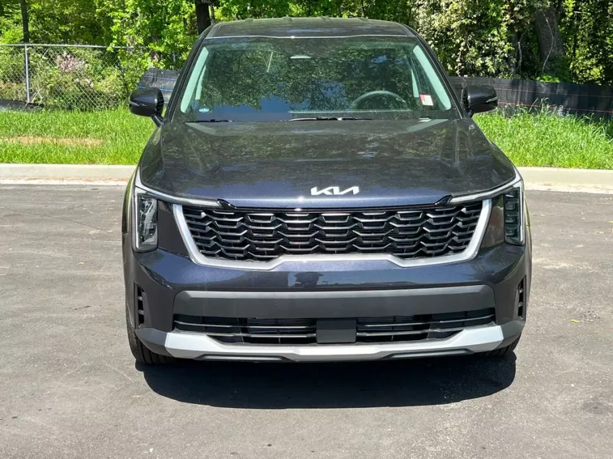 2025 Kia Sorento LX photo 1