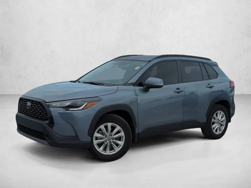 2024 Toyota Corolla Cross LE photo 1