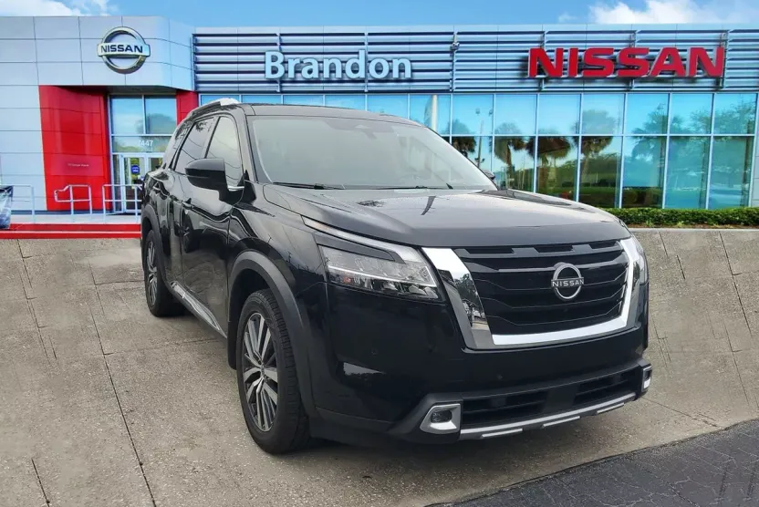 2022 Nissan Pathfinder Platinum photo 1