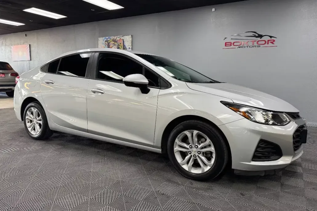 2019 Chevrolet Cruze LS photo 1