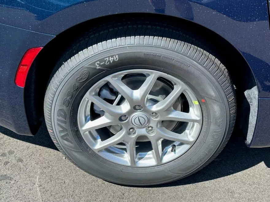 2025 Chrysler Pacifica photo 1