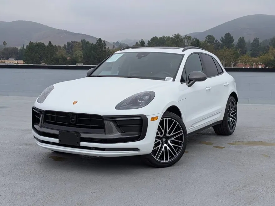 2025 Porsche Macan T photo 1