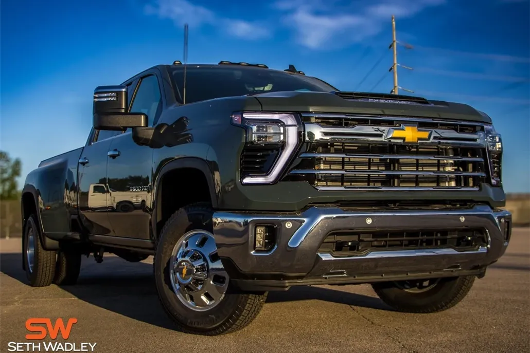 2025 Chevrolet Silverado 3500HD LTZ photo 1