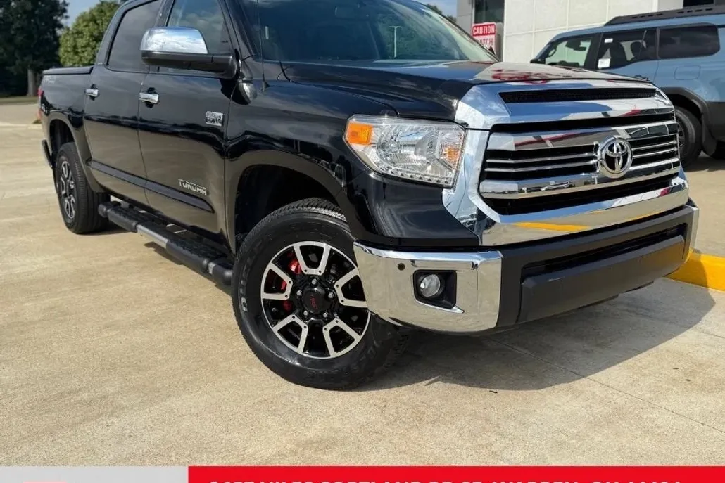 2017 Toyota Tundra Limited CrewMax photo 1