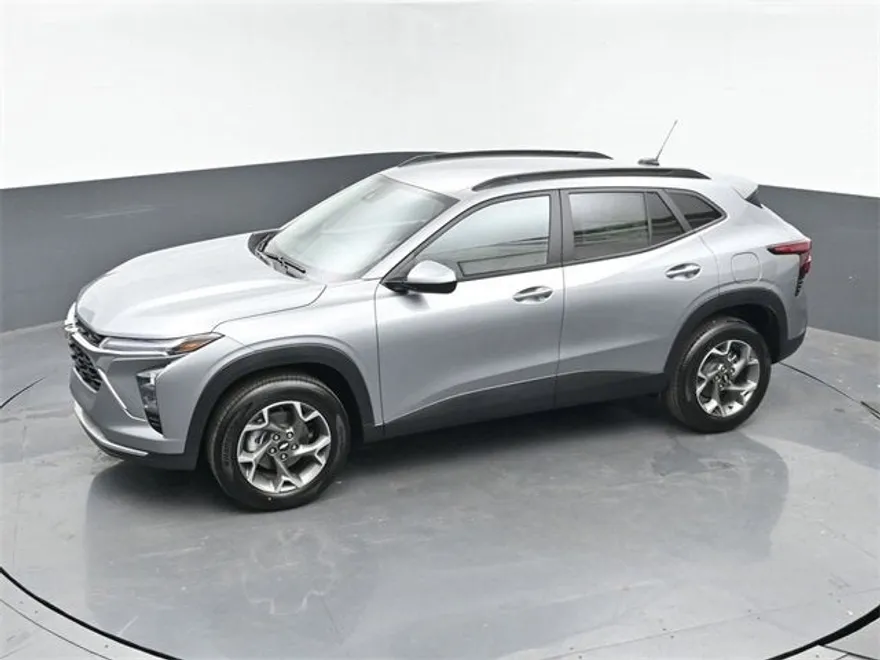 2025 Chevrolet Trax LT photo 1