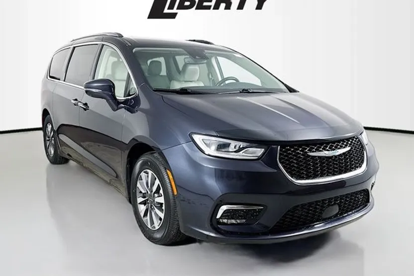 2021 Chrysler Pacifica Hybrid Touring L photo 1