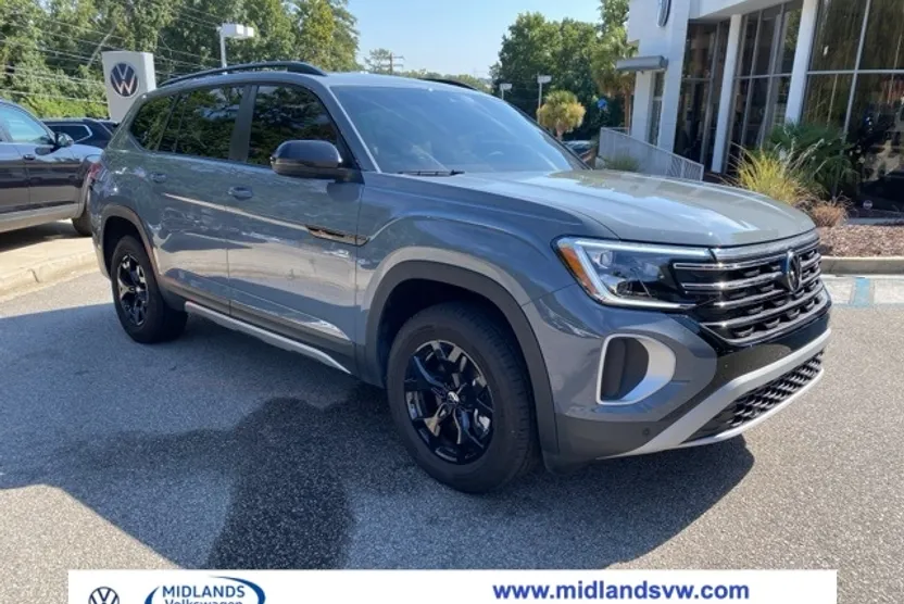 2025 Volkswagen Atlas Peak Edition SE photo 1
