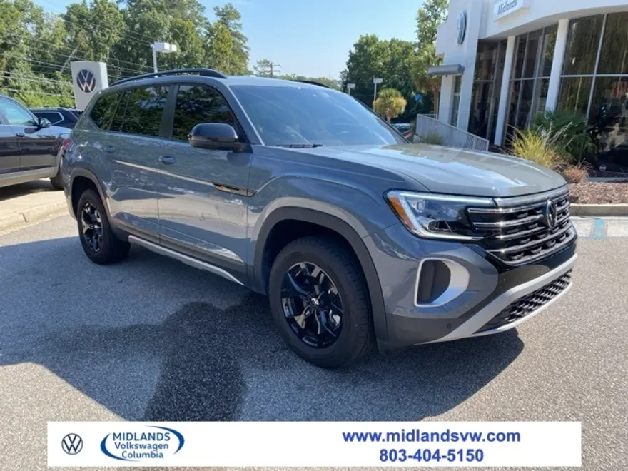 2025 Volkswagen Atlas Peak Edition SE photo 1