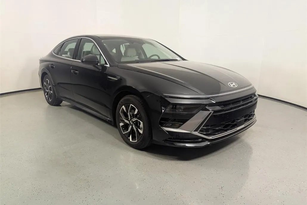 2025 Hyundai Sonata SEL photo 1