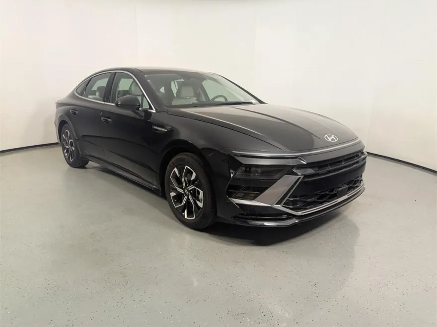 2025 Hyundai Sonata SEL photo 1