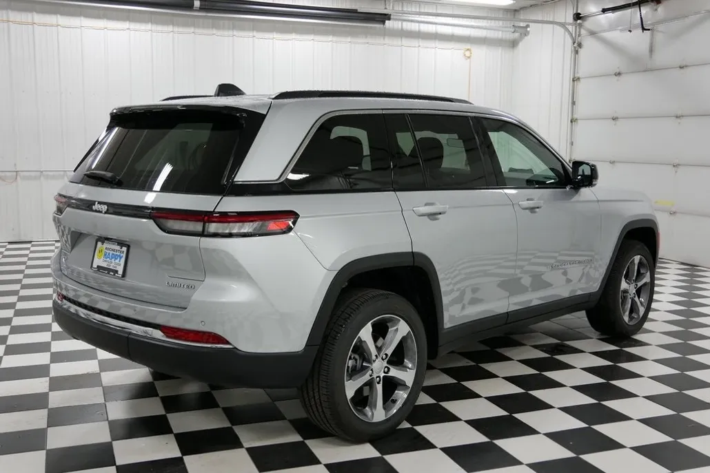2025 Jeep Grand Cherokee Limited photo 1