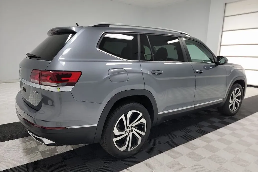 2022 Volkswagen Atlas SEL photo 1