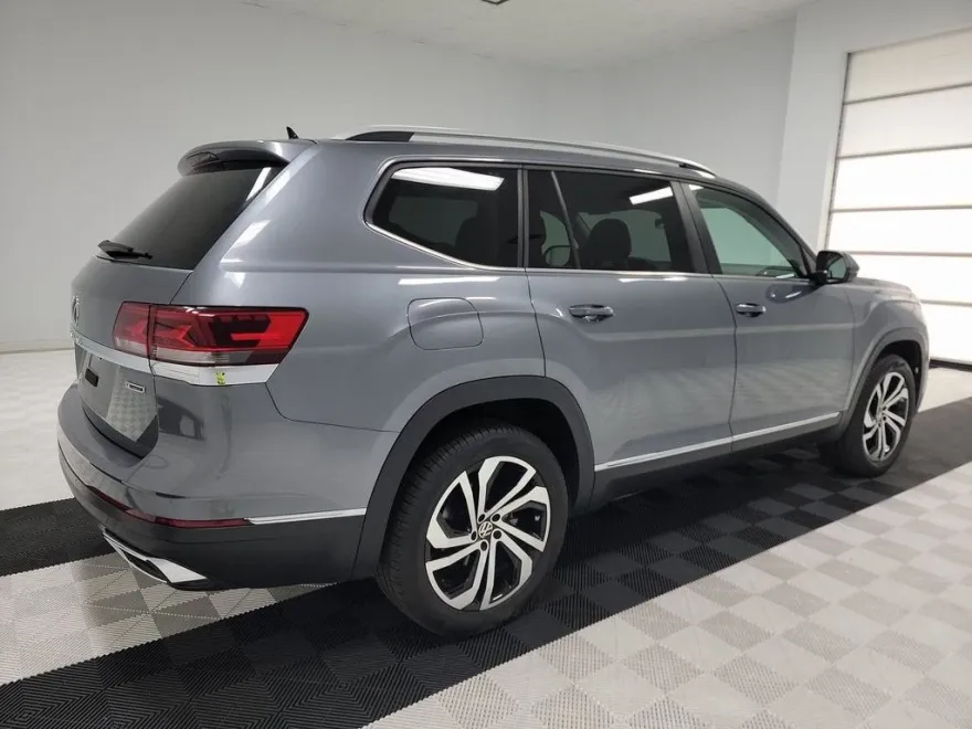 2022 Volkswagen Atlas SEL photo 1