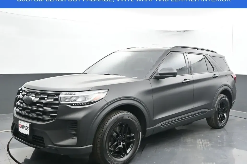 2025 Ford Explorer photo 1