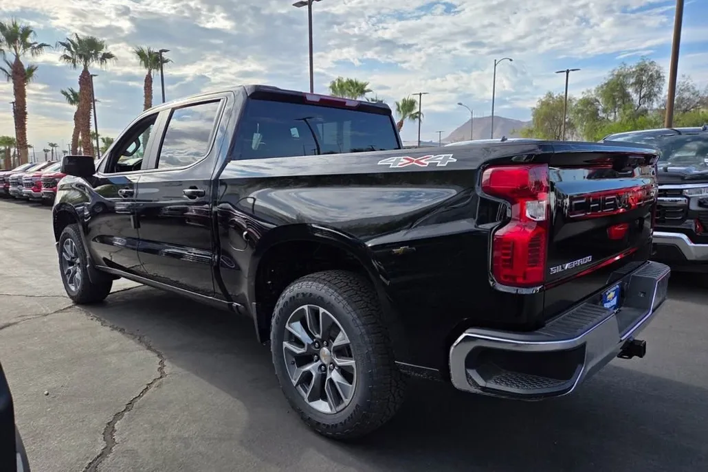 2026 Chevrolet Silverado 1500 LT photo 1