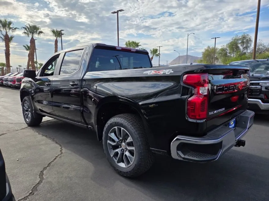 2026 Chevrolet Silverado 1500 LT photo 1