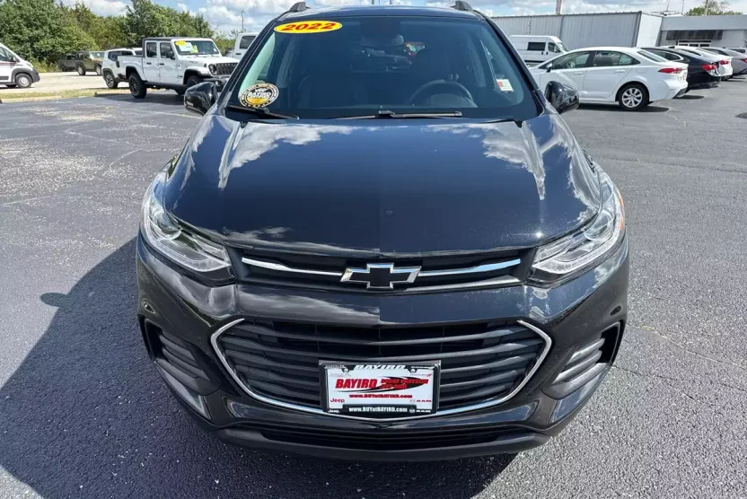 2022 Chevrolet Trax LT photo 1