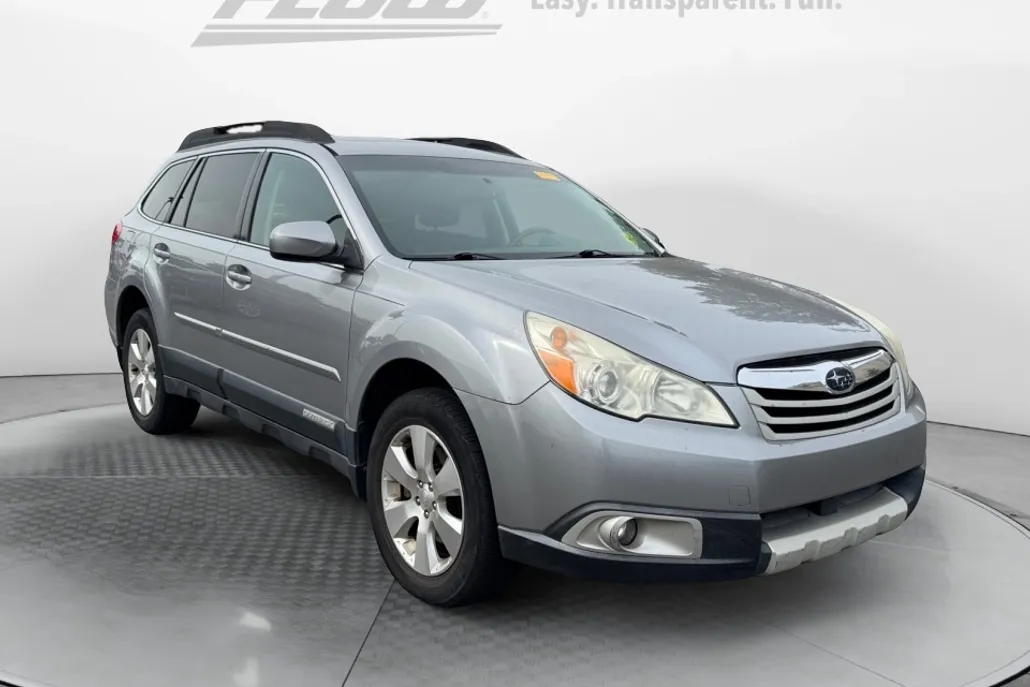 2011 Subaru Outback 3.6R Limited photo 1