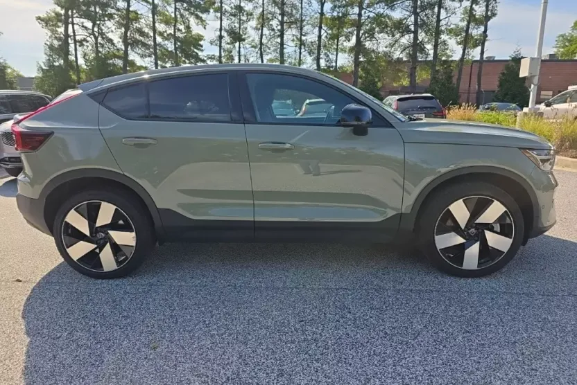 2023 Volvo C40 Recharge Plus photo 1