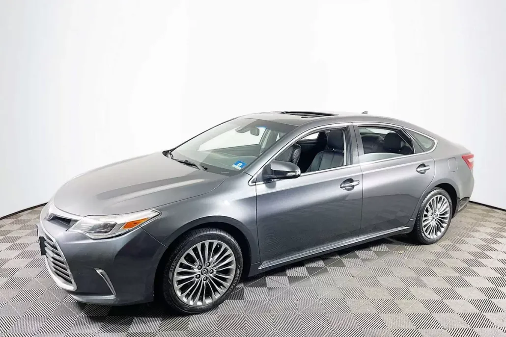2016 Toyota Avalon Limited photo 1