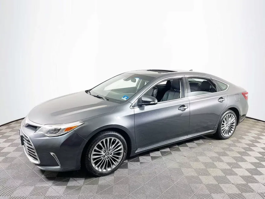 2016 Toyota Avalon Limited photo 1