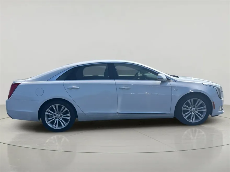 2018 Cadillac XTS Luxury photo 1
