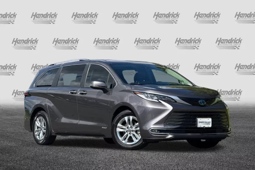 2021 Toyota Sienna Limited photo 1