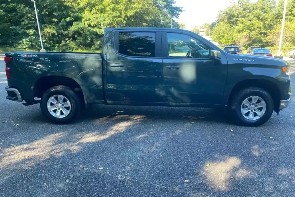 2025 Chevrolet Silverado 1500 LT photo 1
