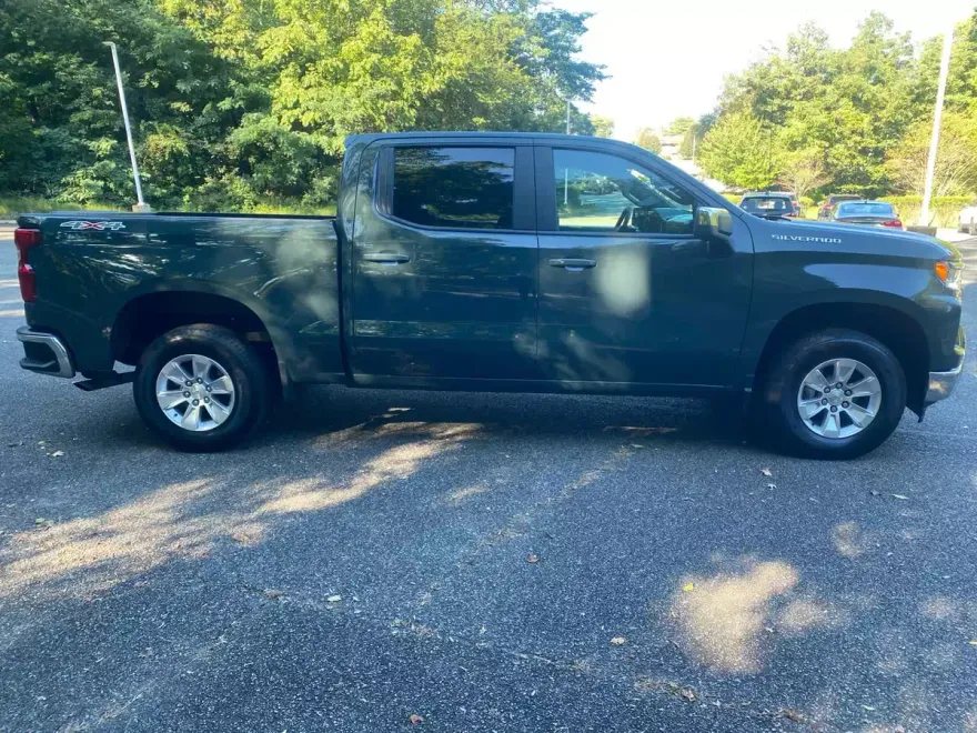 2025 Chevrolet Silverado 1500 LT photo 1