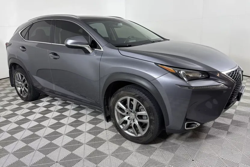 2016 Lexus NX 200t Luxury photo 1