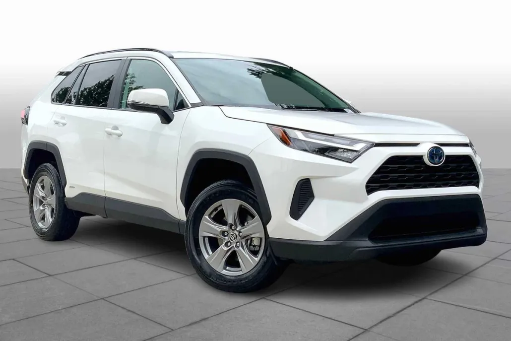 2024 Toyota RAV4 XLE photo 1