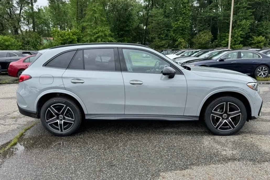 2025 Mercedes Benz GLC 300 4MATIC photo 1