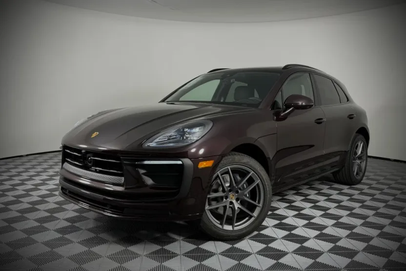 2025 Porsche Macan T photo 1